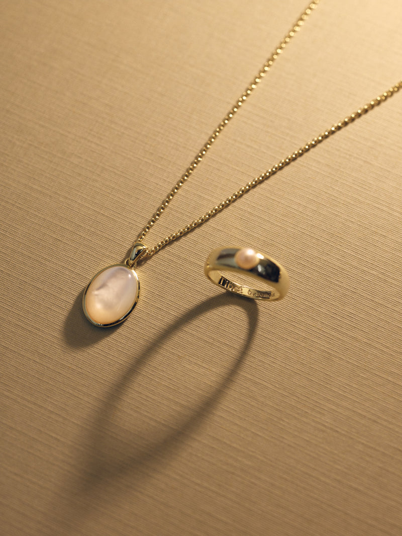 Oval Stone Necklace - Mother of Pearl