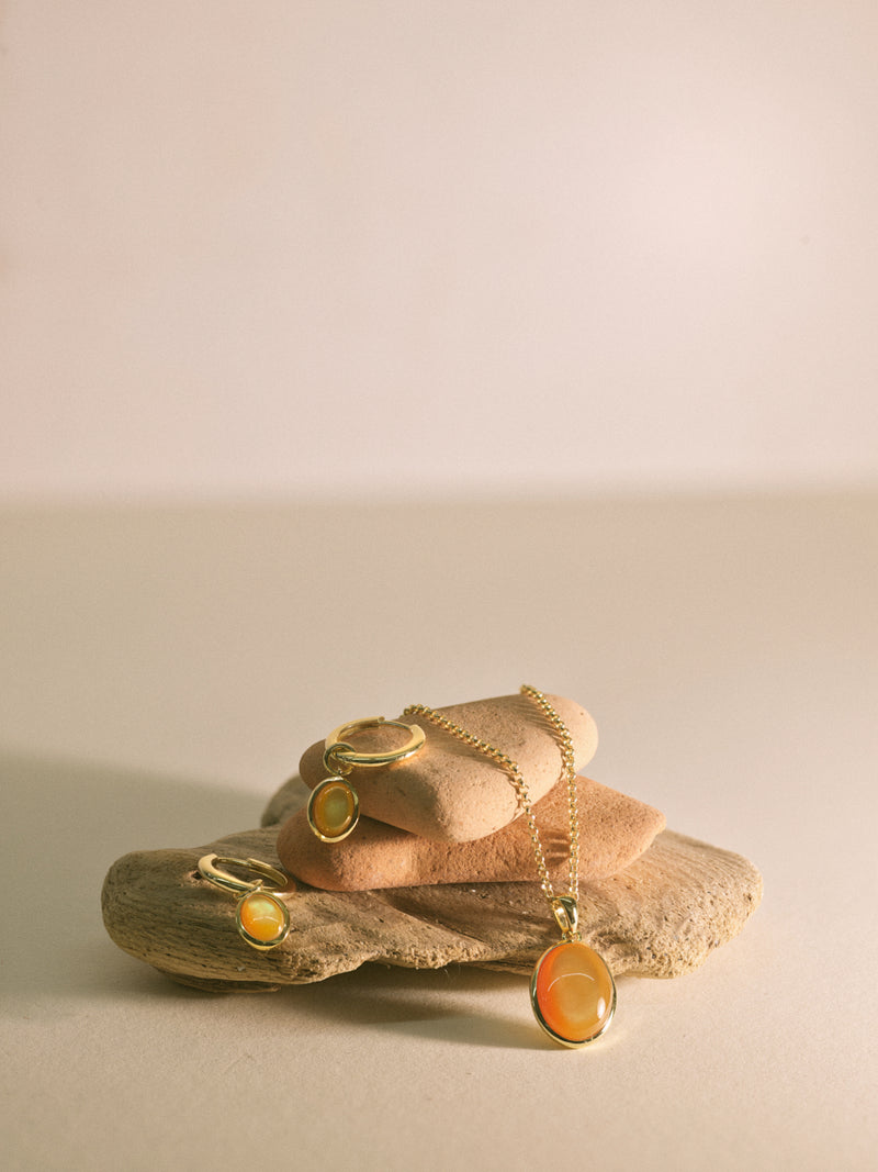 Oval Stone Necklace - Silk Shell